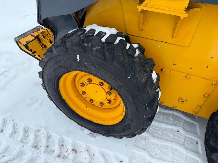 2018-deere-318g-image-7