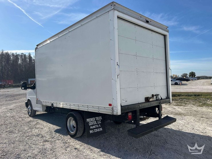 2017-chevrolet-express-3500-image-4