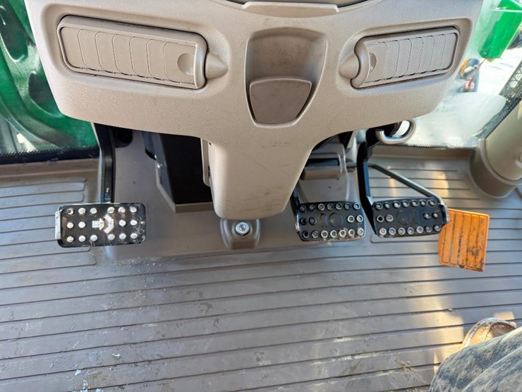 john-deere-6125r-image-70