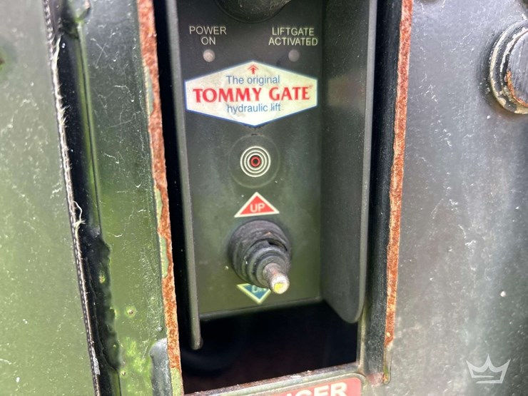 2017-chevrolet-express-3500-image-23