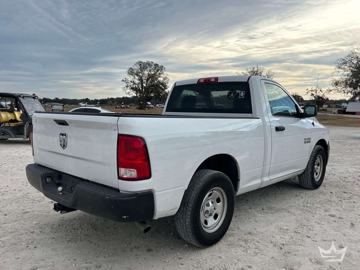 2015-dodge-1500-image-3