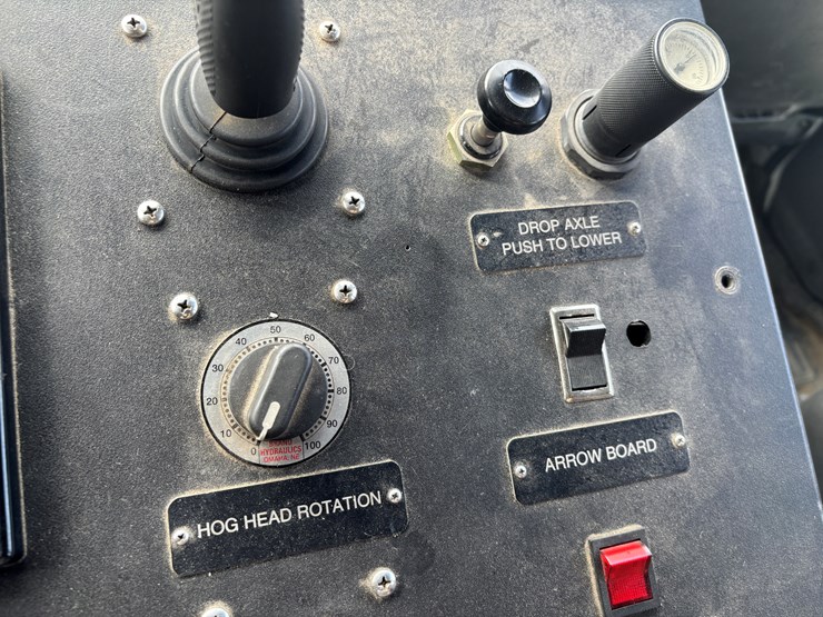 2005-gmc-t7500-image-23