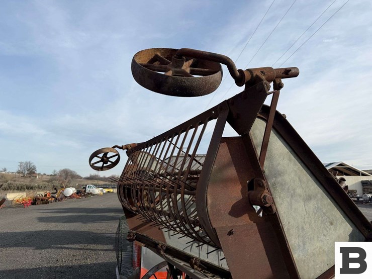 green-crop-model-r-hay-loader-image-11