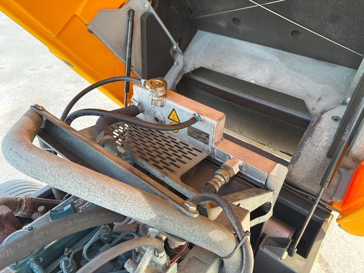 #107-•-lot-107-image-24