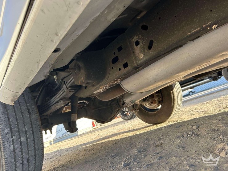 2023-chevrolet-express-2500-image-17