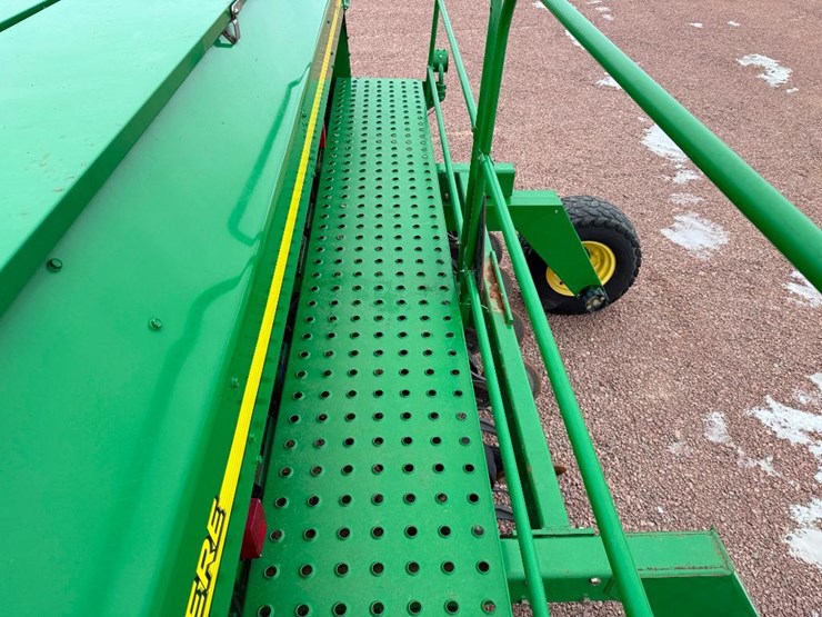 2010-john-deere-1590-image-45