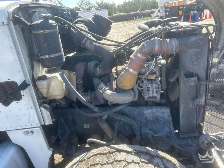 2005-peterbilt-357-image-9