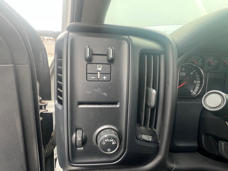 2016-chevrolet-2500-image-37