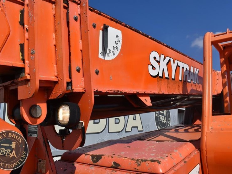 2015-sky-trak-8042-image-30