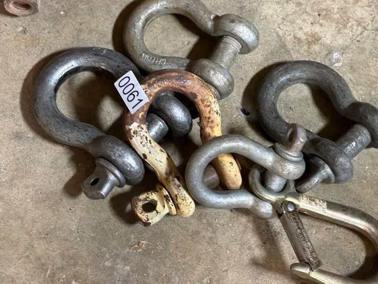 #61-•-(5)-clevises-image-2