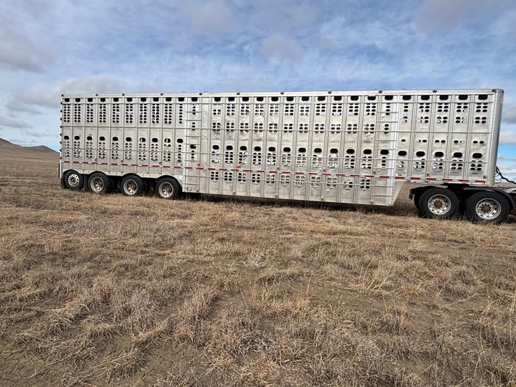 2018-wilson-livestock-trailer-image-2