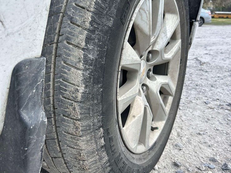 2023-chevrolet-silverado-1500-image-25