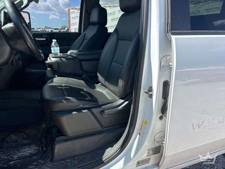 2021-chevrolet-silverado-2500hd-image-13