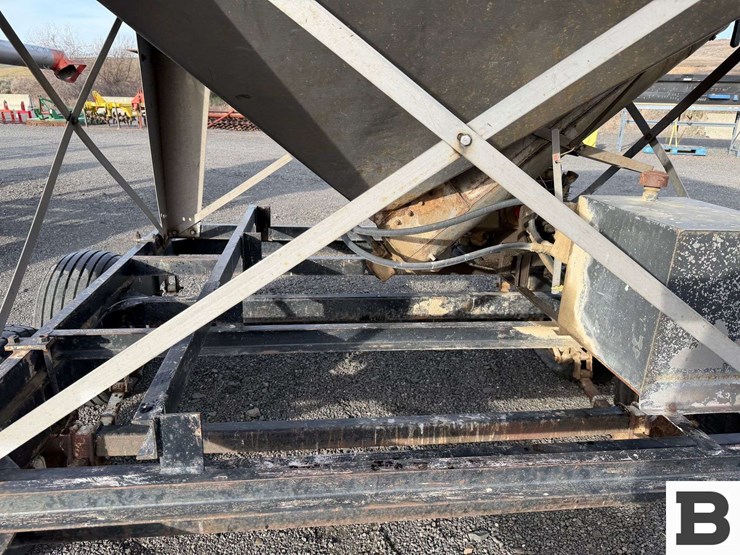 willmar-seed-tender-trailer-image-5