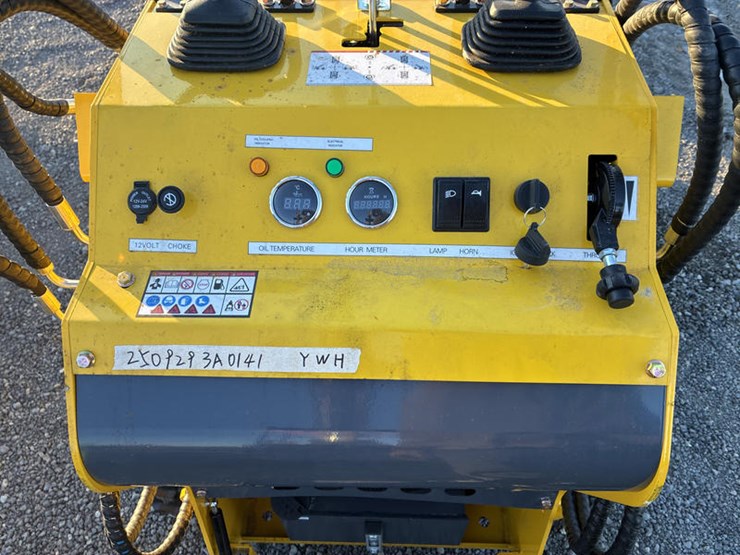 #115381-•-mini-skidsteer-ldr-image-11