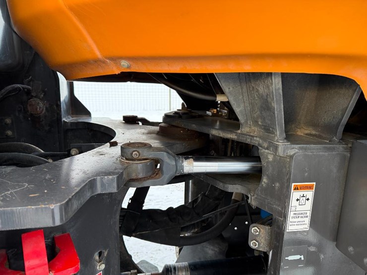 2023-case-621g-xr-image-50