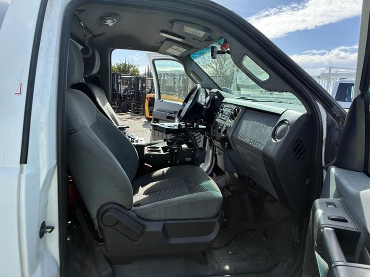 2011-ford-f550-image-9