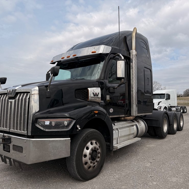 2022 WESTERN STAR 49X