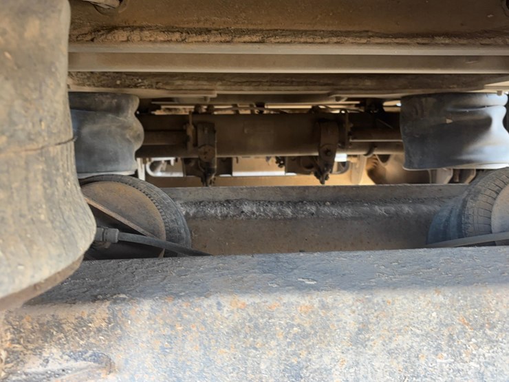 2018-wilson-livestock-trailer-image-16