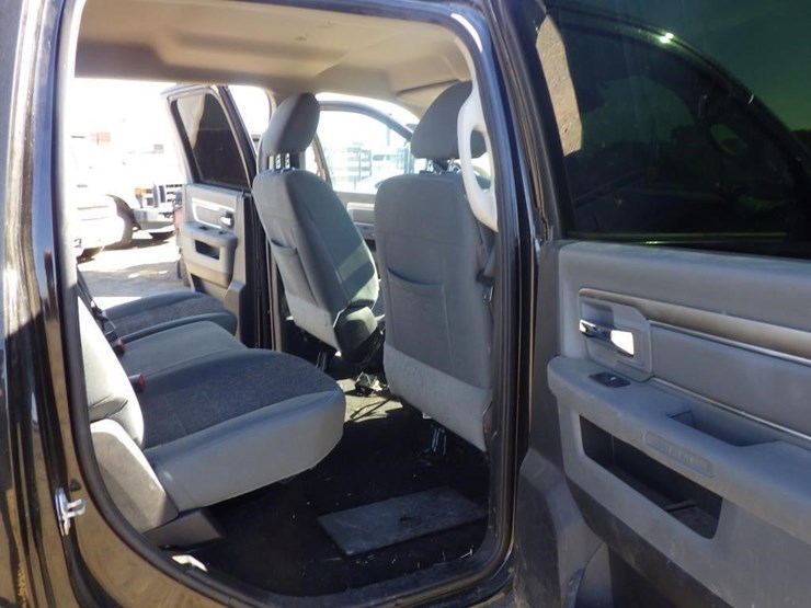 2016-dodge-3500-image-8