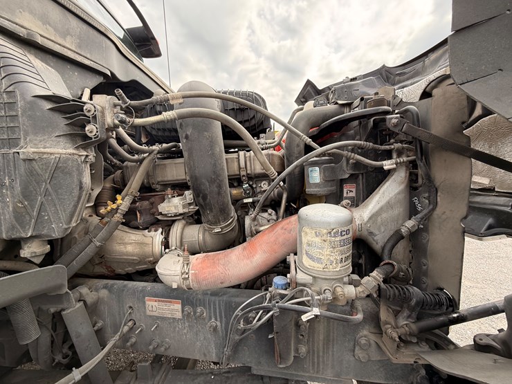 2022-western-star-49x-image-10