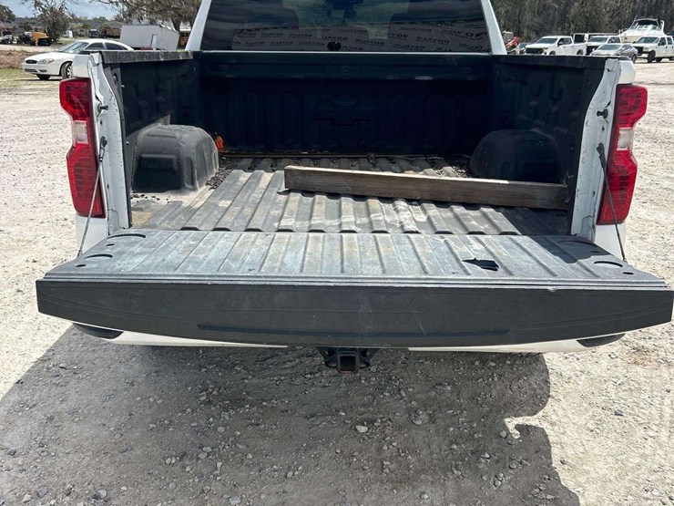 2023-chevrolet-silverado-1500-image-21