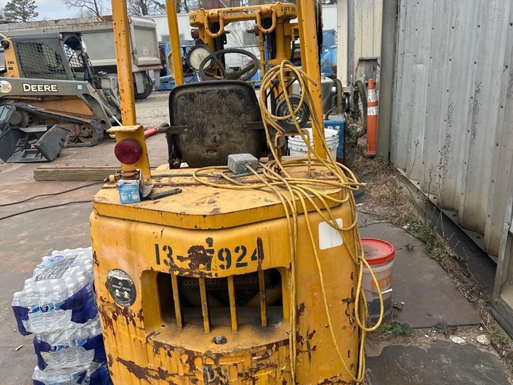 hyster-s60xls-6000lb-forklift-image-3