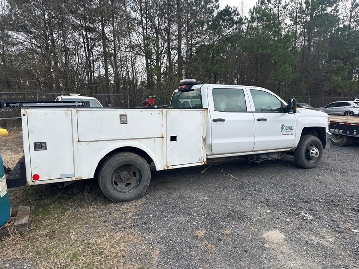 2018-chevrolet-3500hd-image-4