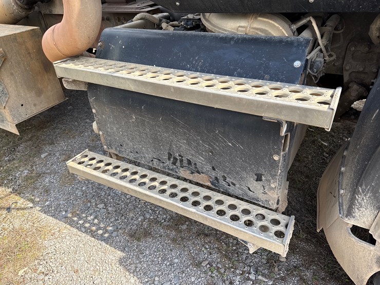 2018-western-star-4700sb-image-14