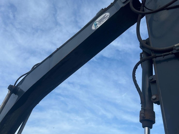 deere-240d-lc-image-25