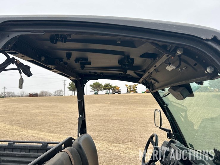 2021-john-deere-gator-image-57