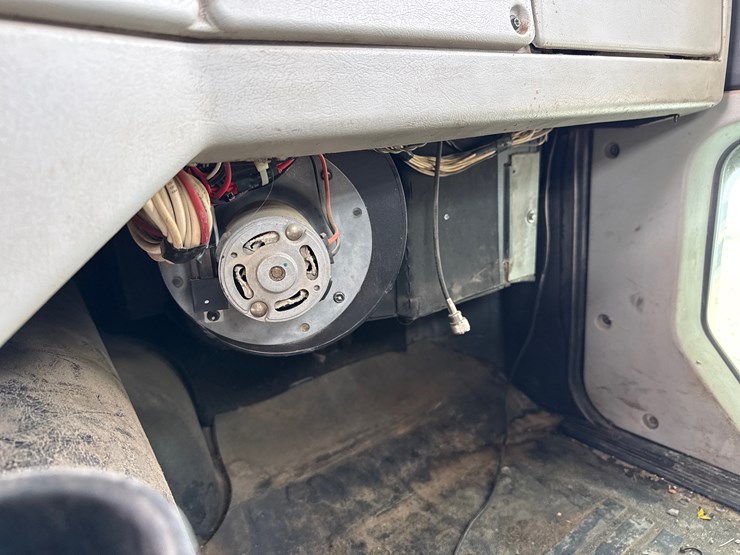 2018-western-star-4700sb-image-38