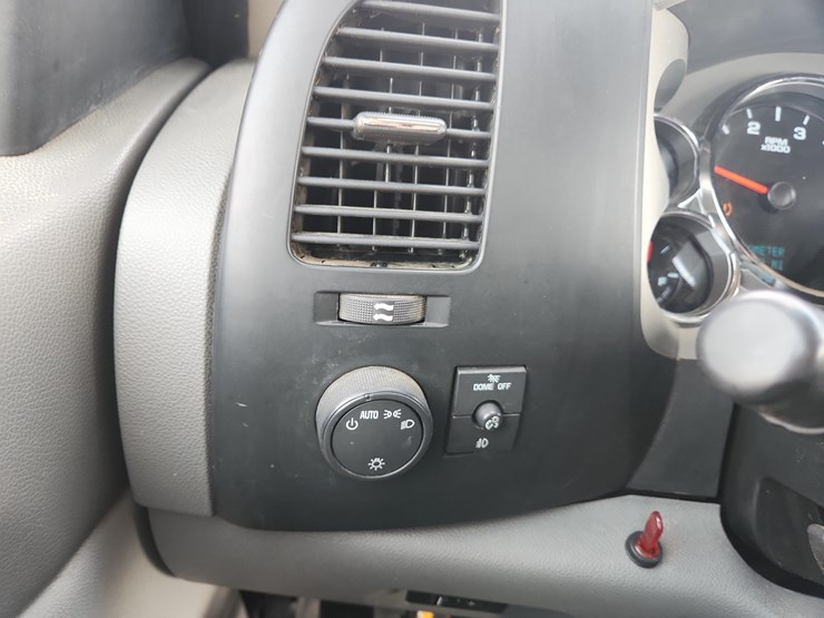 2009-gmc-3500-image-15