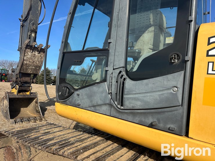 2006-deere-270d-lc-image-10