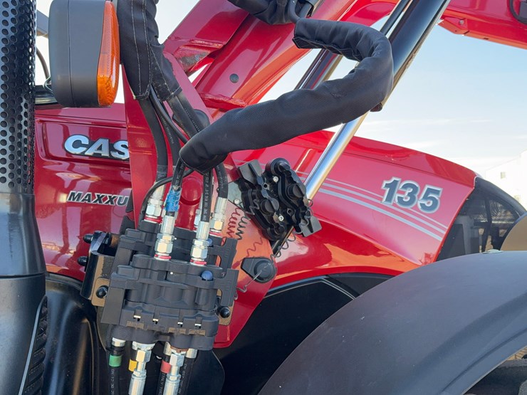 2021-case-ih-maxxum-135-image-38