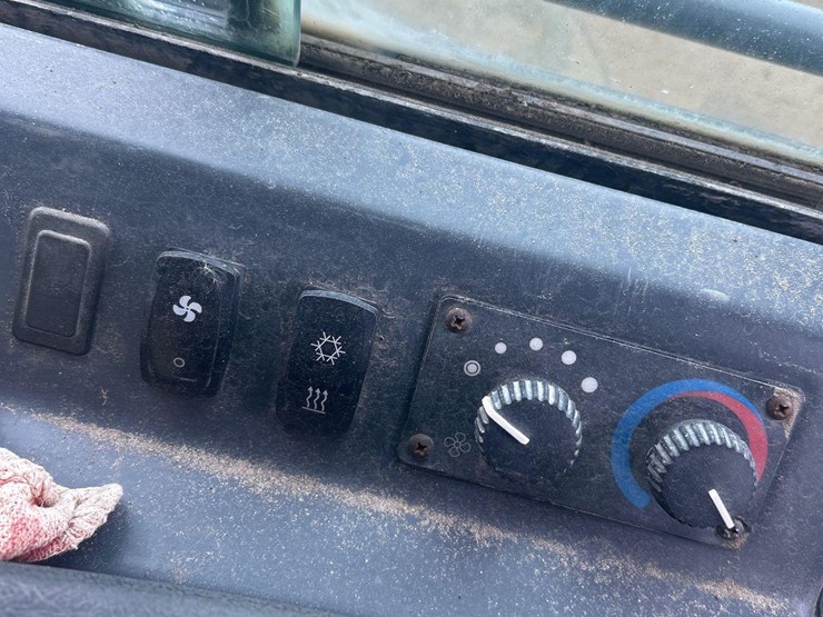 2015-deere-650k-lgp-image-7