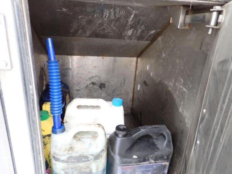 1990-white-gmc-t/a-water-truck-4v2bdbme1ln633643-image-54