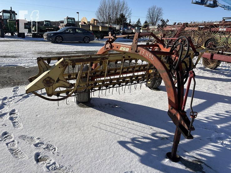 new-holland-258-image-1