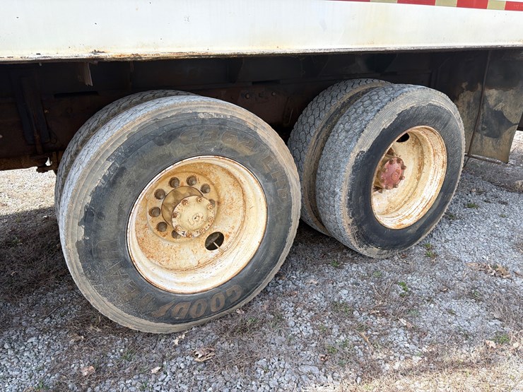 1987-peterbilt-379-image-8