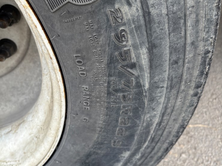 2005-gmc-t7500-image-104