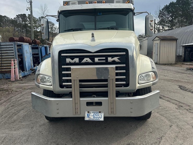 2019-mack-gr64b-quad/a-dump-truck-image-2