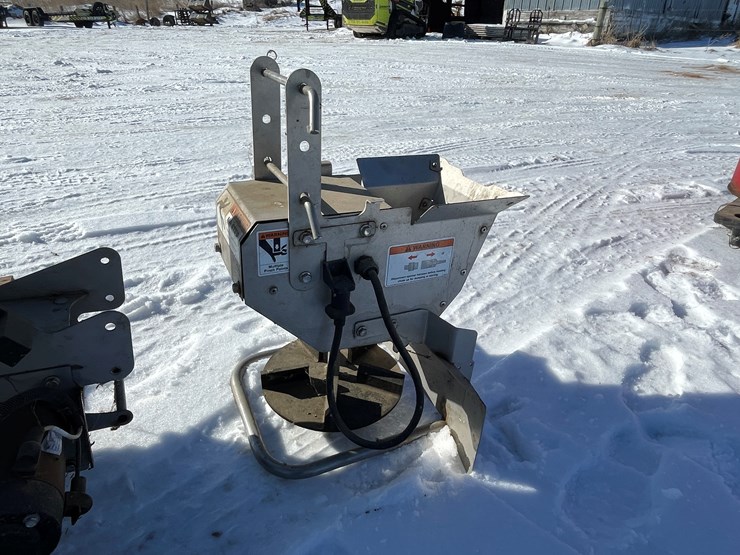 #4945-•-bobcat-mi-spreader-sp13-salter-attachment-image-14