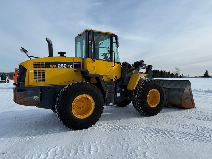 2011-komatsu-wa250pz-6-image-4