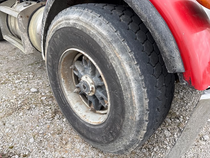 1990-peterbilt-357-image-15