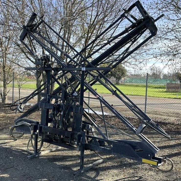 UNVERFERTH 65' 3-Pt X-Fold Spray Boom Attachment