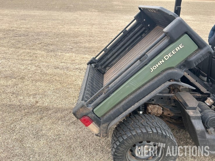 2022-john-deere-gator-image-28