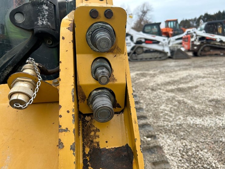 2017-caterpillar-259d-image-11