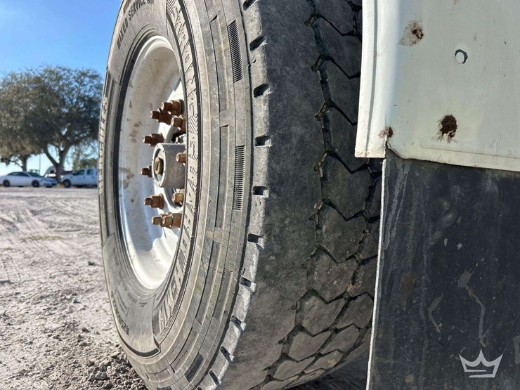 1995-peterbilt-379-image-34