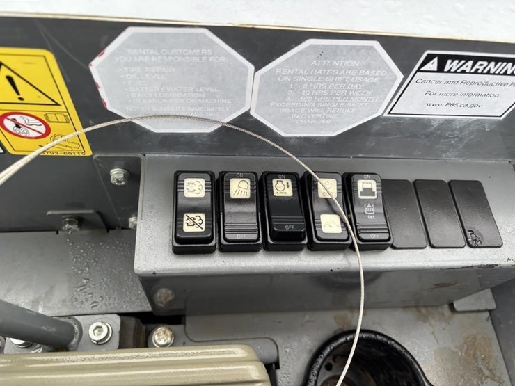 2021-takeuchi-tb240-image-35