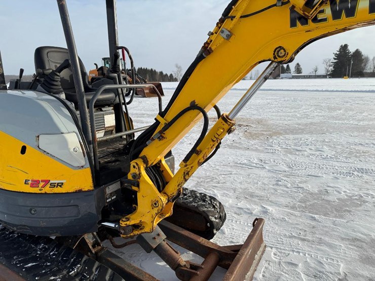 new-holland-e27sr-image-29